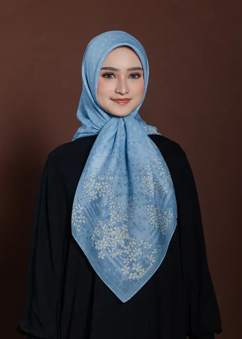 Elzatta Hijab Motif Segiempat Kaila Bunga Sakura