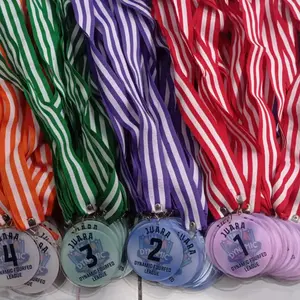 Medali akrilik tebal 3mm free design sudah dapat tali