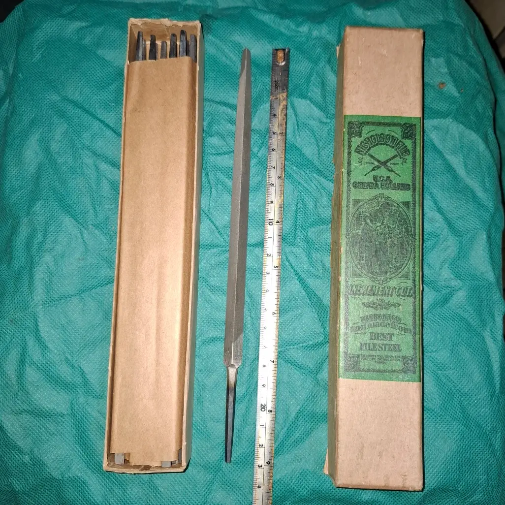 KIKIR SEGITA MERK NICHOLSON ASLI. UKURAN 7".  MADE IN CANADA