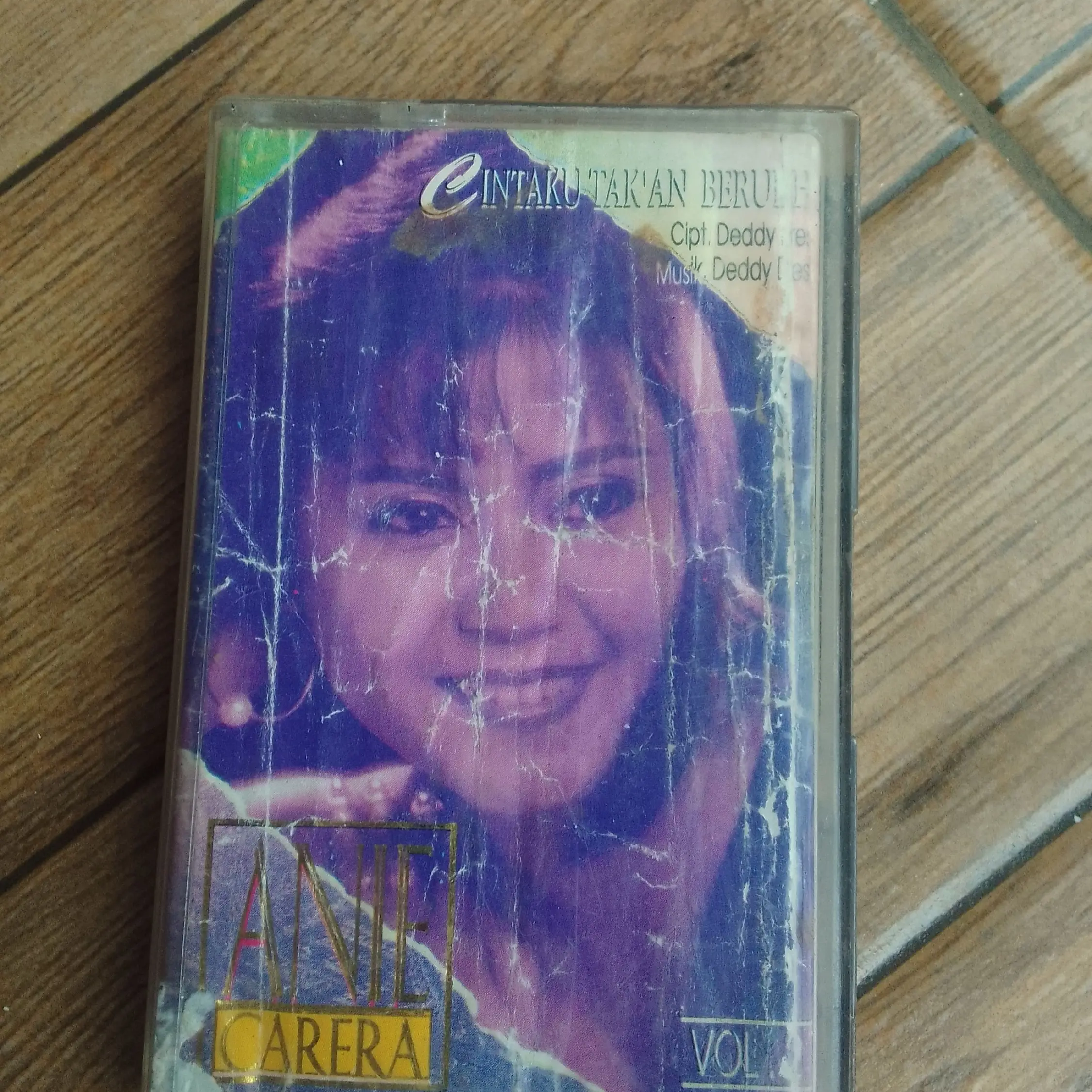 kaset pita ANIE CARERA "cinta ku tak kan berubah"