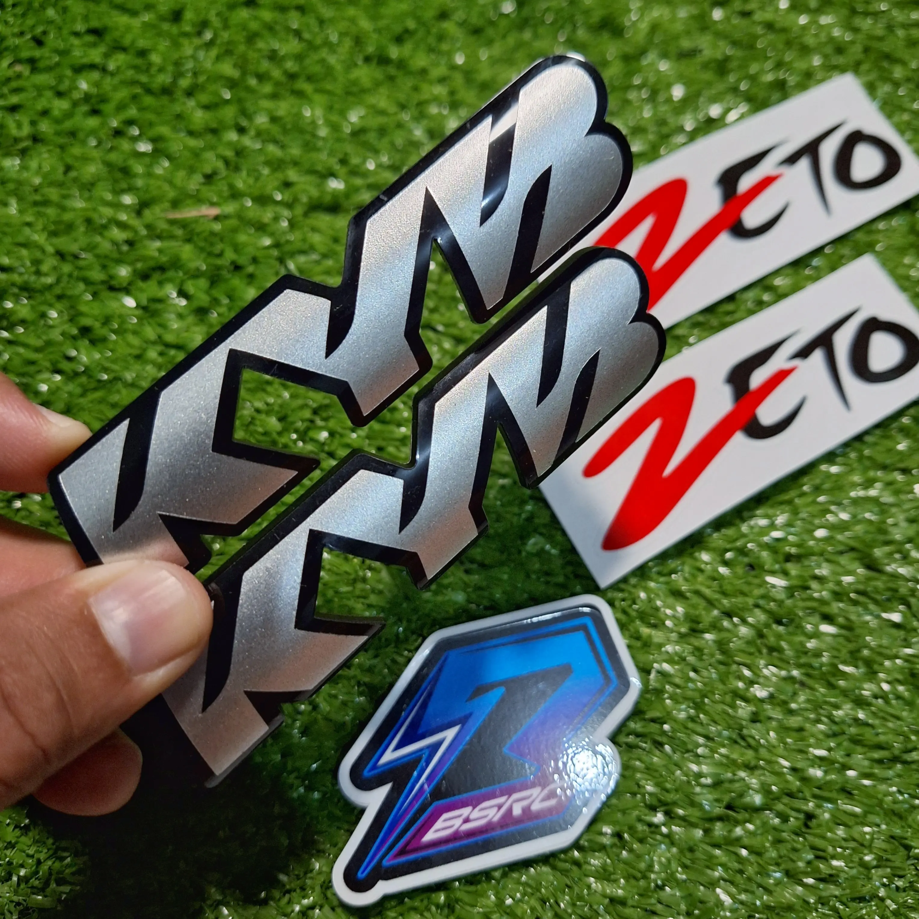 emblem KYB timbul lem 3M sepasang BONOS sticker zeto
