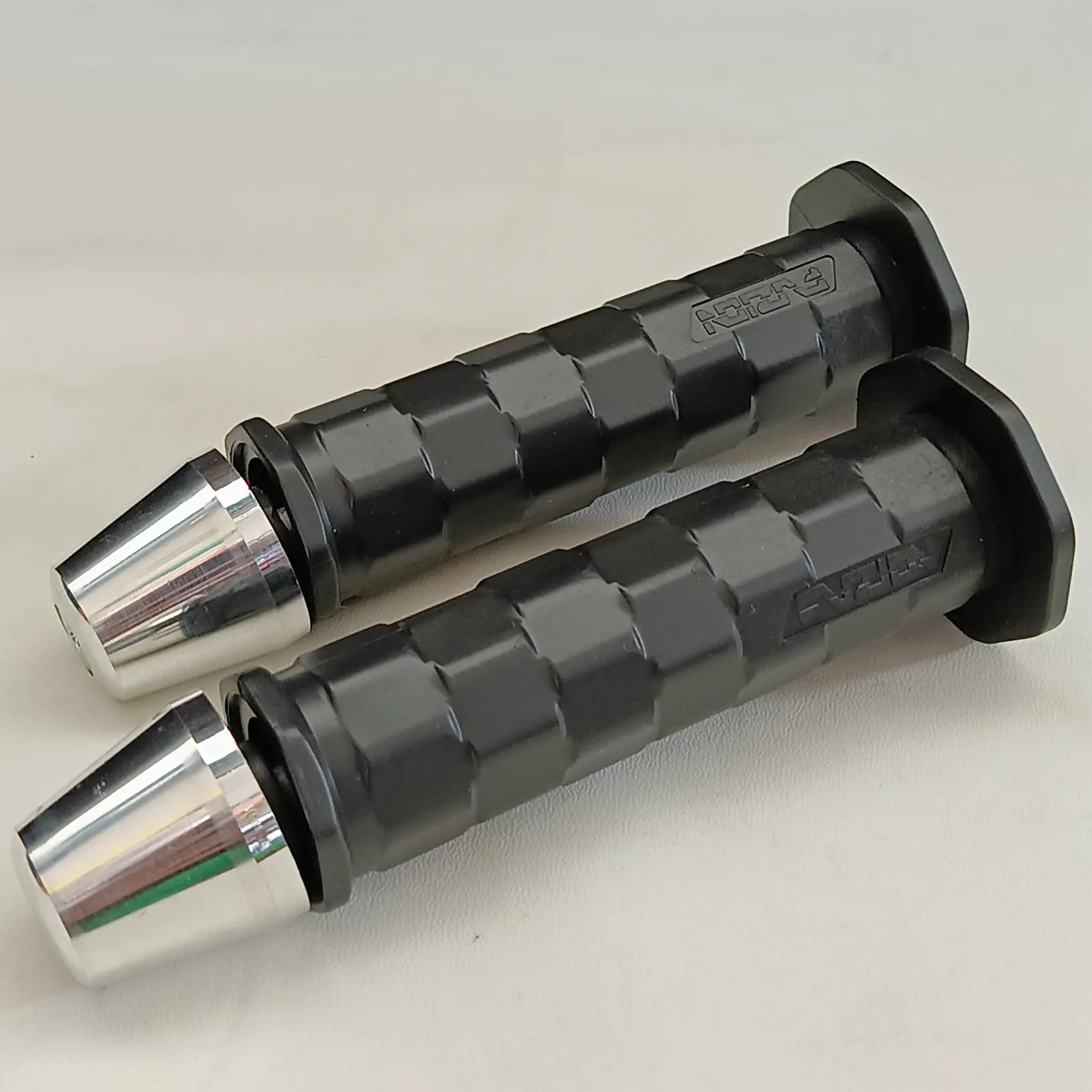 Handgrip Octagon Sarung Gas Model Dayt0na Plus Jalu Stang PCX Chrome