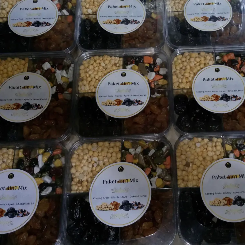 PAKET 4 IN 1 MIX -KURMA AJWA, COKLAT KERIKIL, KACANG ARAB, KISMIS EMAS 1
