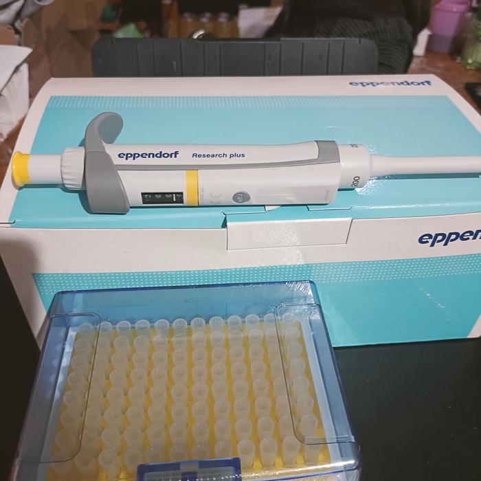 Mikropipette Digitale Einzelkanalpipette 10–100 µl – Hochpräzise, Einstellbar, Autoklavierbare Spitze – Mit Kalibrierwerkzeug