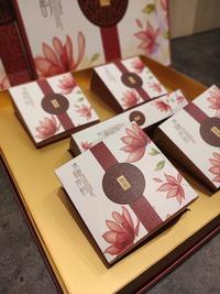 Gambar Mooncake Box isi 4 with Bag Dus Kotak Packaging Moon Cake Autumn Fesival Red Flower dari Kochindo Kota Tangerang Selatan 2 Tokopedia