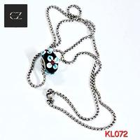 Gambar kalung rantai stainless steel liontin lampwork tosca bunga putih-merah dari carestazafeli Kota Administrasi Jakarta Selatan 4 Tokopedia