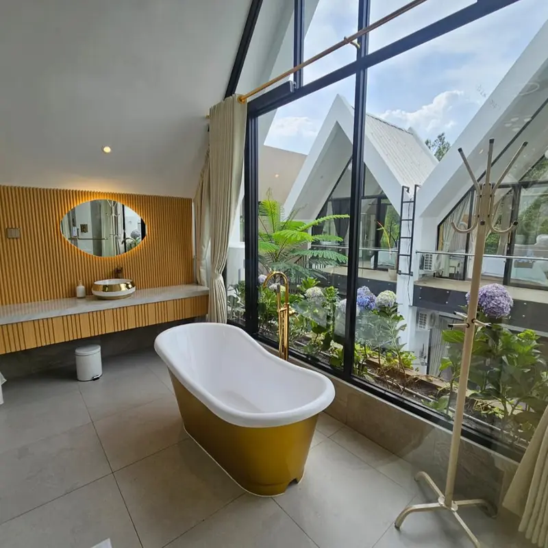 BIG SALE BATHTUB STANDING PAULINE GOLD 1