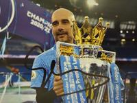 Gambar Foto Bertandatangan Pep Guardiola PEP002 Manchester City Premier League Trophy Dengan Sertifikat dari CNC phoneshop Kota Administrasi Jakarta Pusat 3 Tokopedia