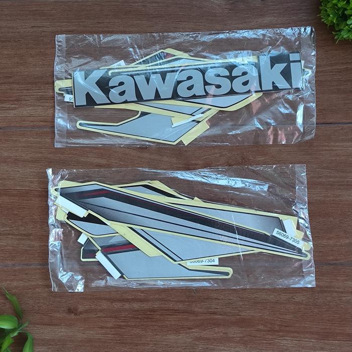 Gambar STIKER BODI LIS BODY STRIPING NINJA Z250 SL HITAM dari Lestari Motor 2 Kota Administrasi Jakarta Barat Tokopedia