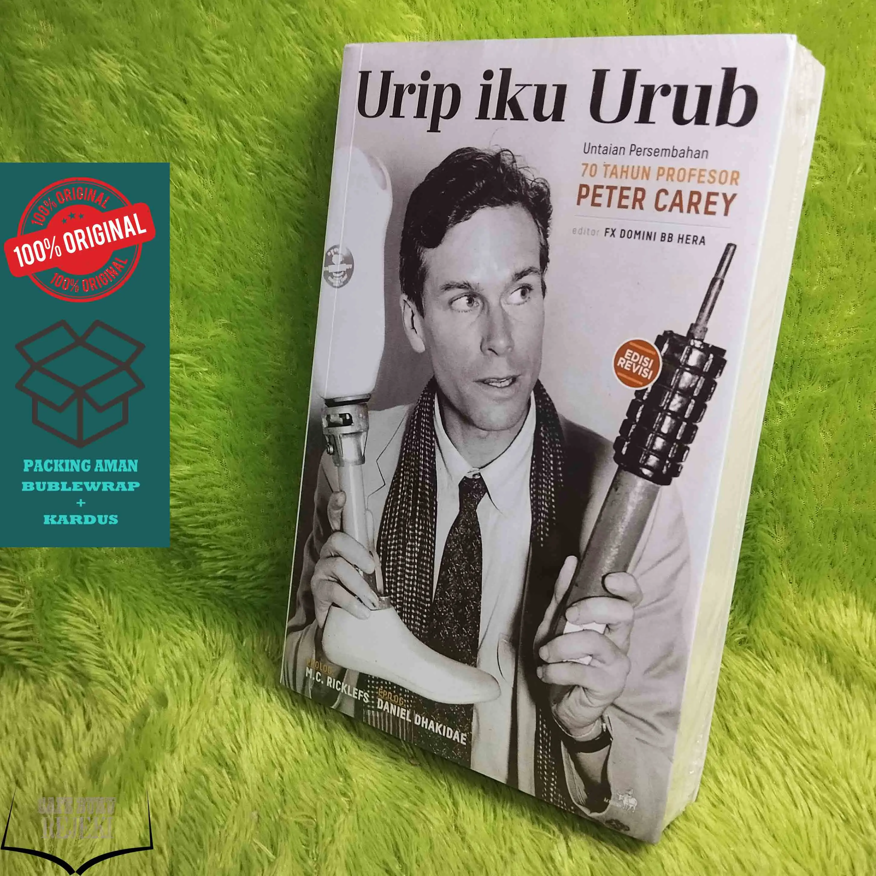 Buku Urip iku Urub : Untaian Persembahan 70 Tahun Peter Carey