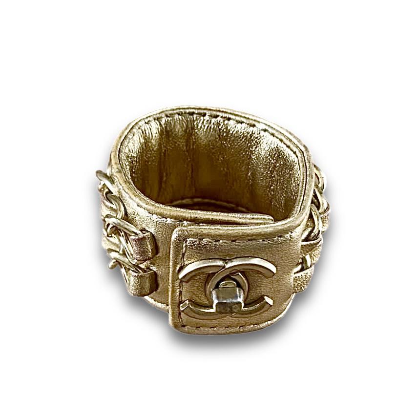 Authentic CHNL Gold Çölor Bracelete Preloved
