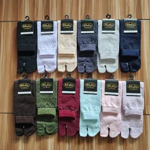 Kaos Kaki Jempol Embos (Timbul) Motif Wajik