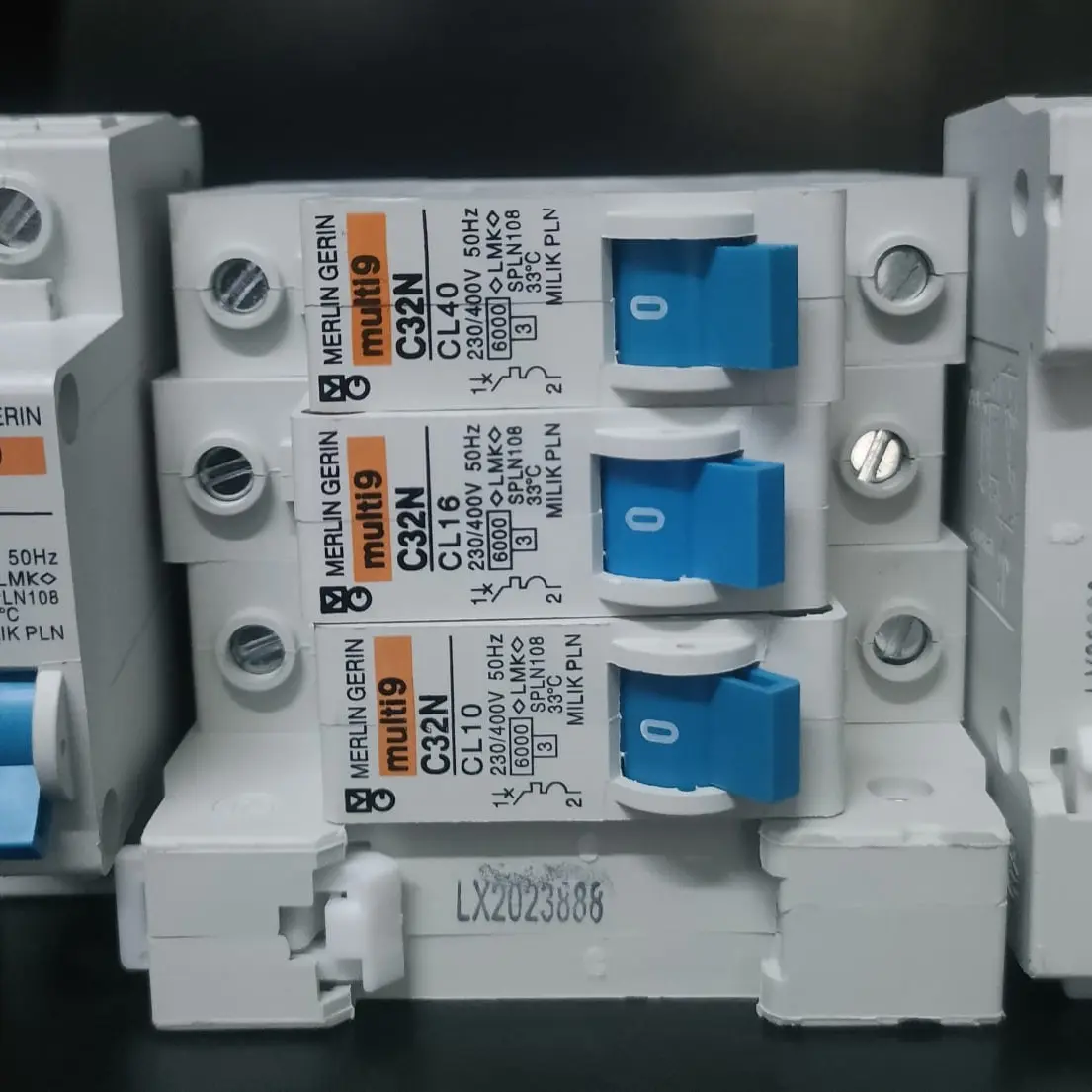 MCB MG Merlin Gerin Biru 2A 4A 6A 10A 16A 10A 16A  40A -16