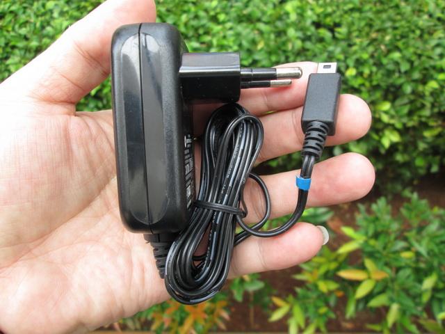 Gambar Charger Hape RAZR V3 V3i Jadul Mini USB Barang Langka dari CNC phoneshop Kota Administrasi Jakarta Pusat Tokopedia