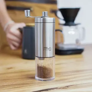 Latina FITTO compack mini coffee grinder ceramic burrs gilingan kopi manual dengan gagang geser stainless & penampungan akrilik transparan