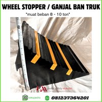 Gambar KARET GANJAL BAN TRUK RUBBER WHEEL STOPPER 28 x 32 x 25 CM dari Putra safety mandiri 2 Kota Administrasi Jakarta Utara 1 Tokopedia