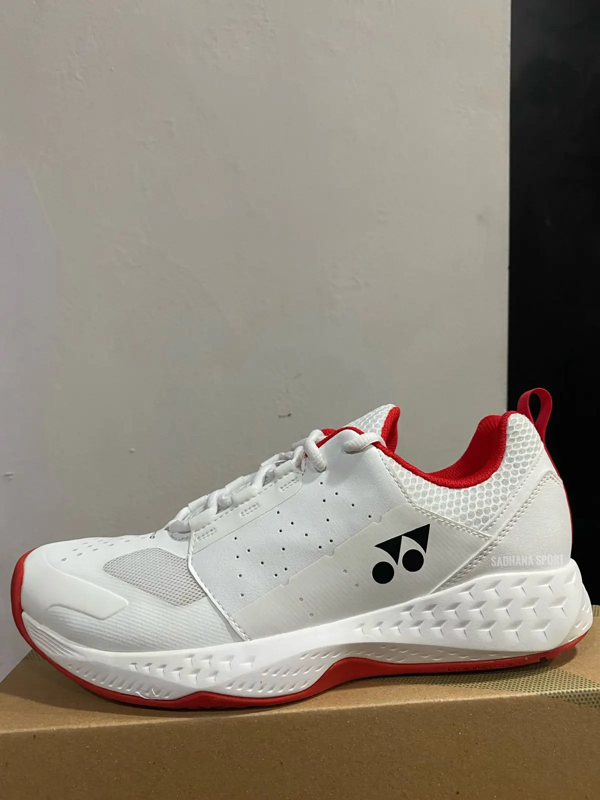 Sepatu Tenis Yonex Power Cushion Lumio 4 White/Red
