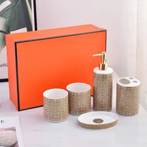 Peralatan Kamar Mandi Set Keramik / Luxury Bathroom Hampers 3799