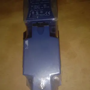 TELEMECANIQUE XS8C4A1PCG13 INDUCTIVE SENSOR