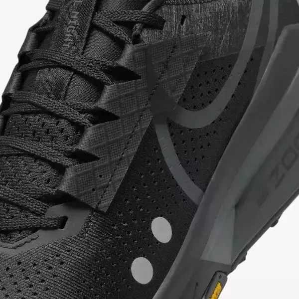 sepatu lari pria zoom x zegama trail 2
