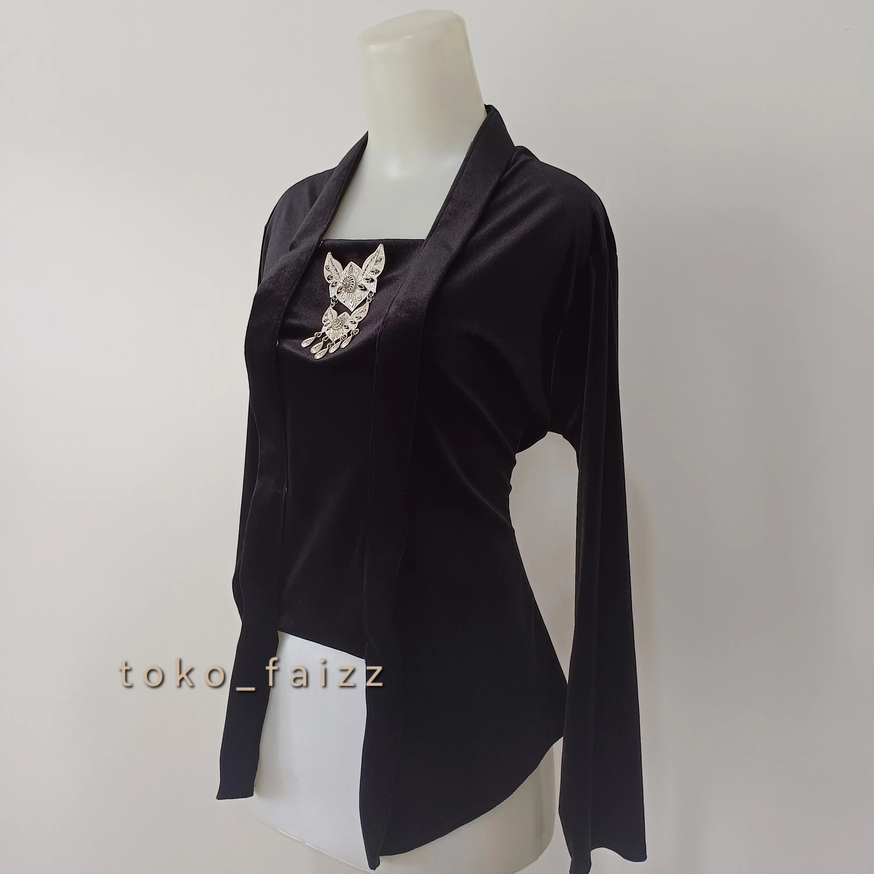 Kebaya Kutubaru Beludru / Kebaya Hitam / Kwbaya Klasik / Kebaya Kartini / Kebaya Nasional / Kebaya Nusantara / Kebaya Wisuda