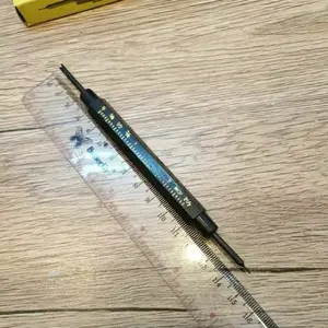 Alat pembuka dan pemasang tali strap jam tangan