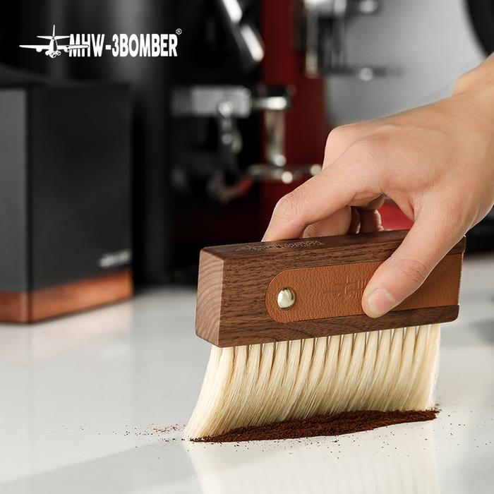 Gambar MHW-3BOMBER Line Leather sheath brush with HorseHair + Walnut Wood / Coffee Cleaning Brush Sikat kopi sikat mesin kopi kuas pembersih bubuk kopi mesin kopi giling kopi premium peralatan kopi premium berkualitas mhw3bomber dari MHW-3BOMBER.INDONESIA Kab. Tangerang Tokopedia