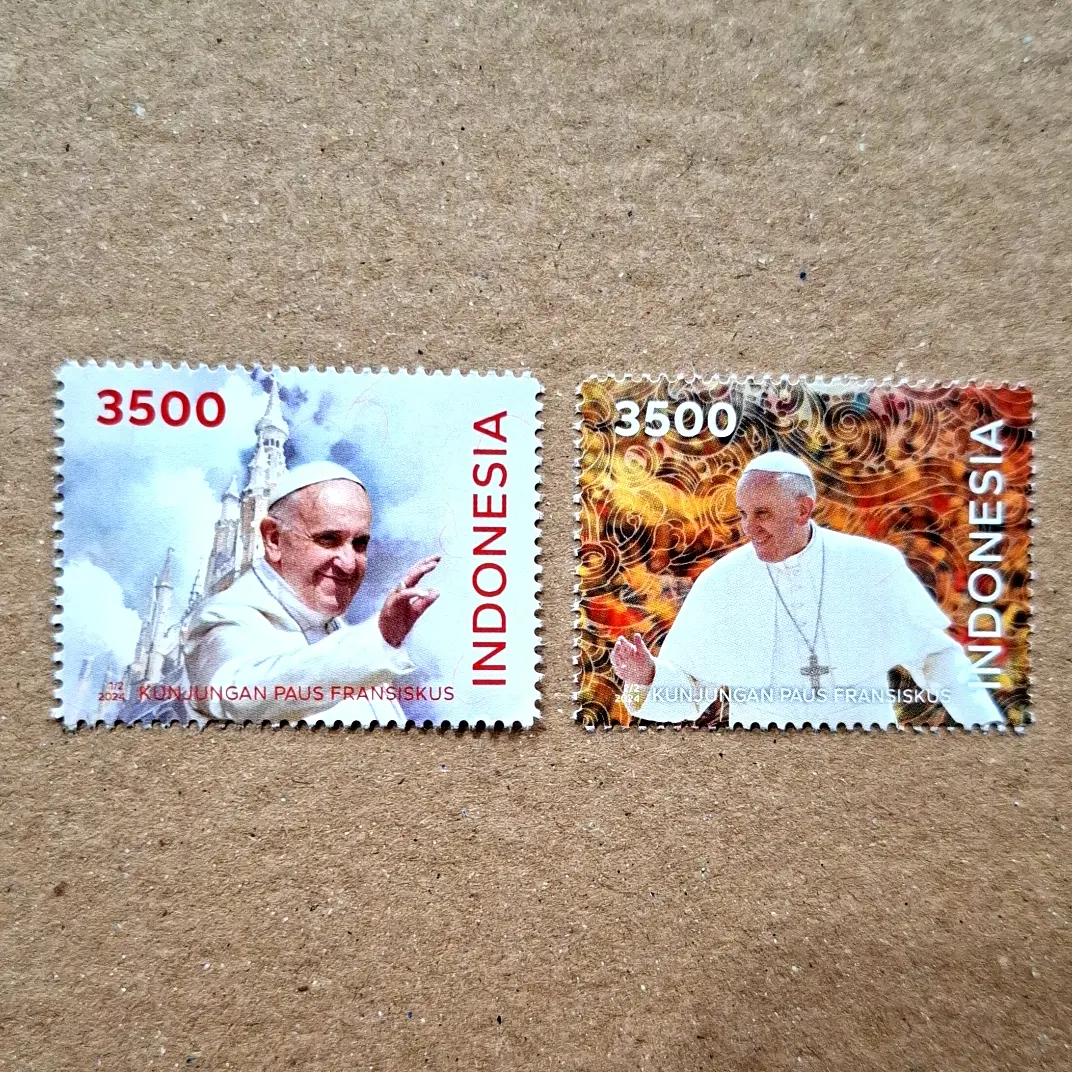 Prangko INDONESIA 2024. POPE FRANCIS KUNJUNGAN PAUS FRANSISKUS KE  INDONESIA 3-6 September 2024. FAITH • FRATERNITY • COMPASSION. Set lengkap (2 prangko)
