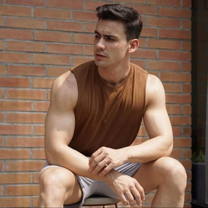 Singlet Pria Muscle Cut Polos / Singlet Pria Polos Tanpa Lengan Kaos Oblong 0