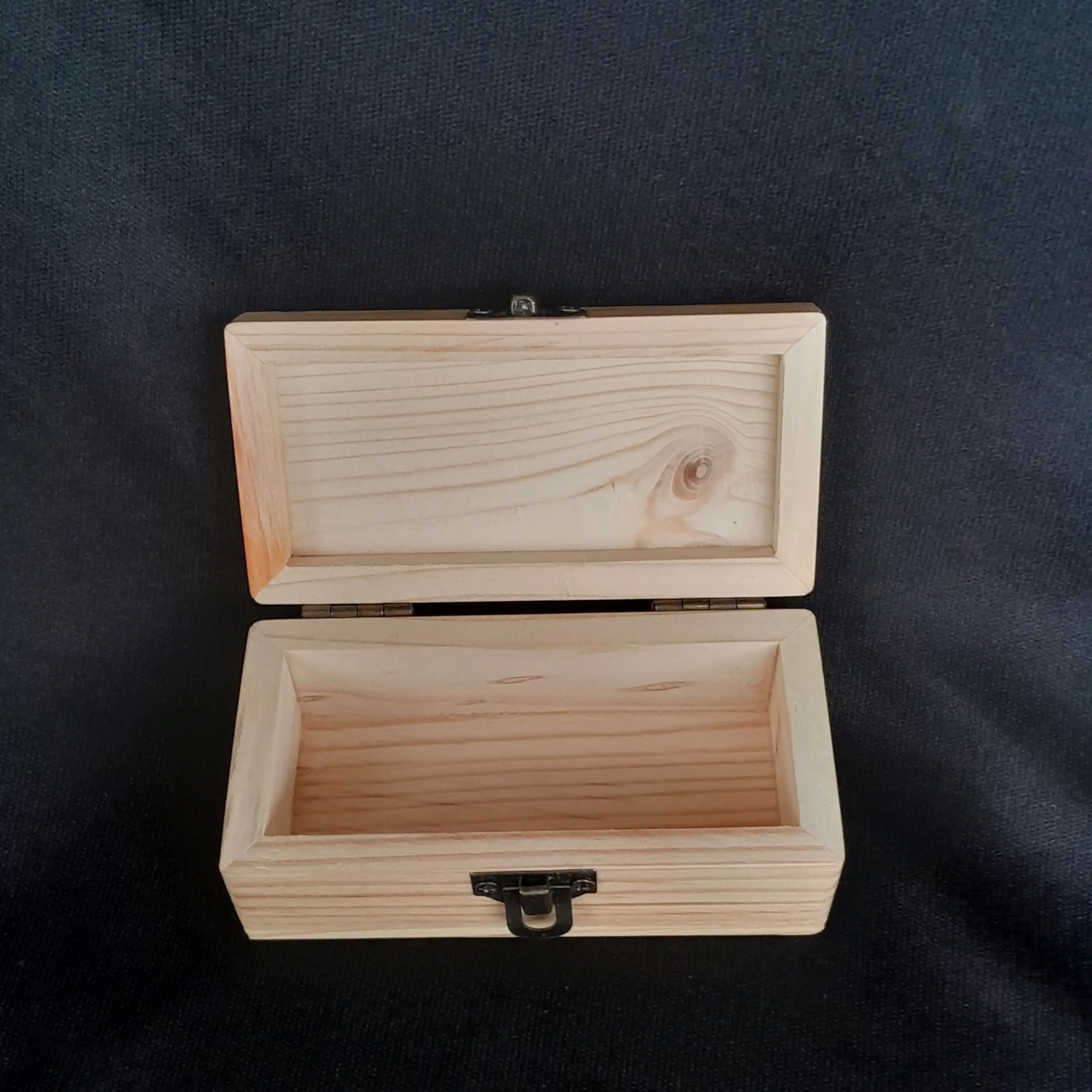 kotak kayu,tempat flashdisk,box kayu,kotak kayu jati belanda ,asesoris