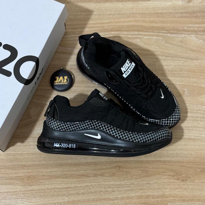 nike air max 720 818 black gold
