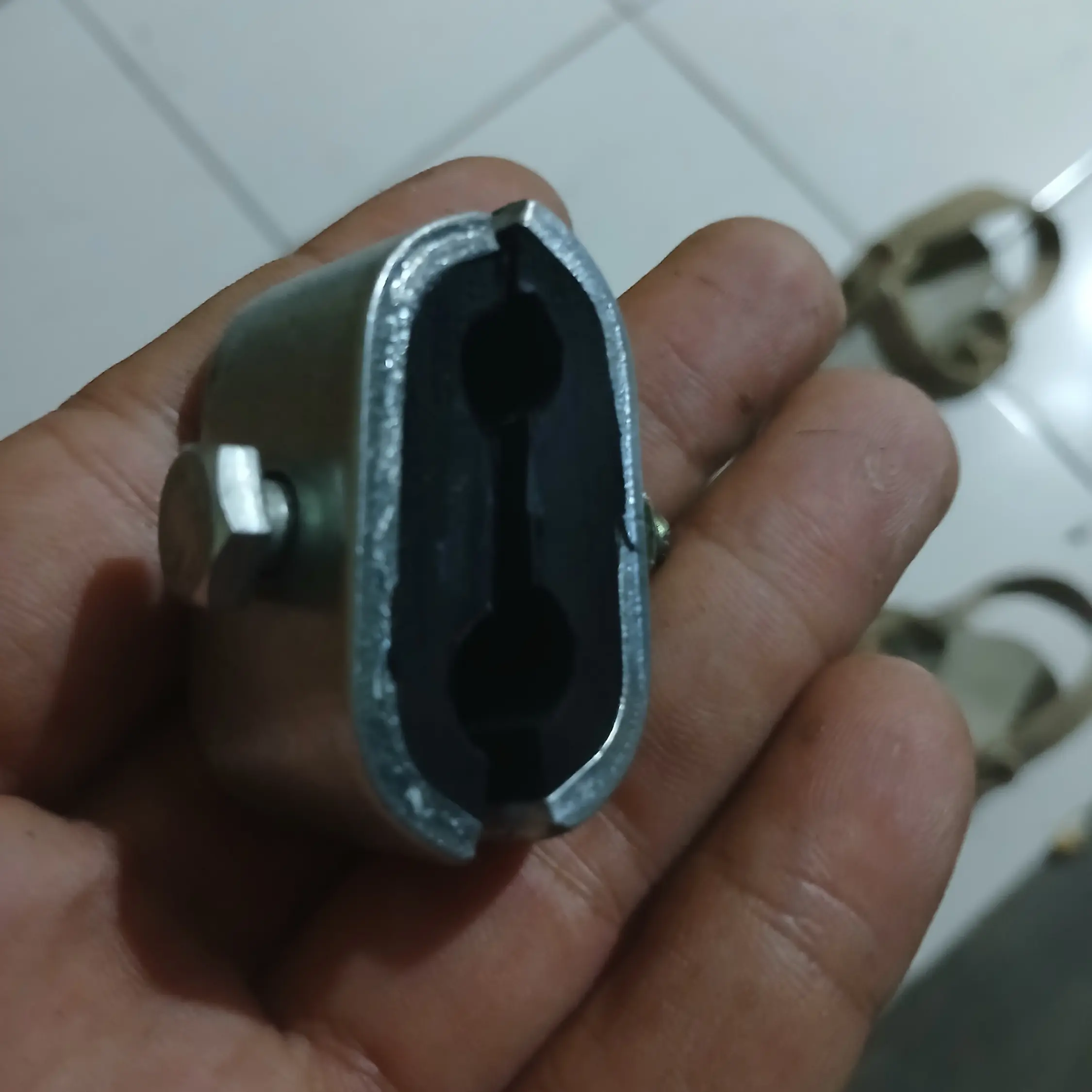 KLEM CLAMP PIPA NOZZLE 2 LUBANG clamp pipa nozzel braket pipa nozzel penjepit pipa  nozzel taft universal mobil diesel taft dan mobil diesel lainya
