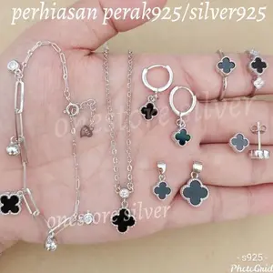 ANTING VANCLEEF CLOVER PERAK 925 LAPIS MAS PUTIH CLOVER / Gelang Clover / Kalung Clover / Cincin Clover / Liontin Clover Terbaru Terlaris Terbaik