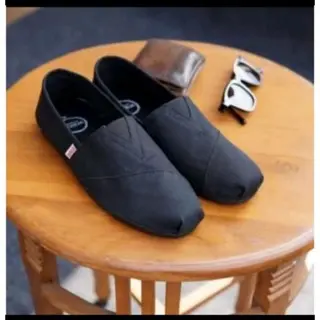 sepatu wakai pria dan wanita sepatu slip on paling simple