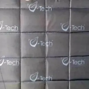 Lembaran hitam peredam panas plafon