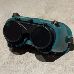 Kacamata Las Buka Tutup Bulat