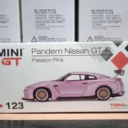 Mô hình 1:64 Nissan R35 Pandem | Việt Nam