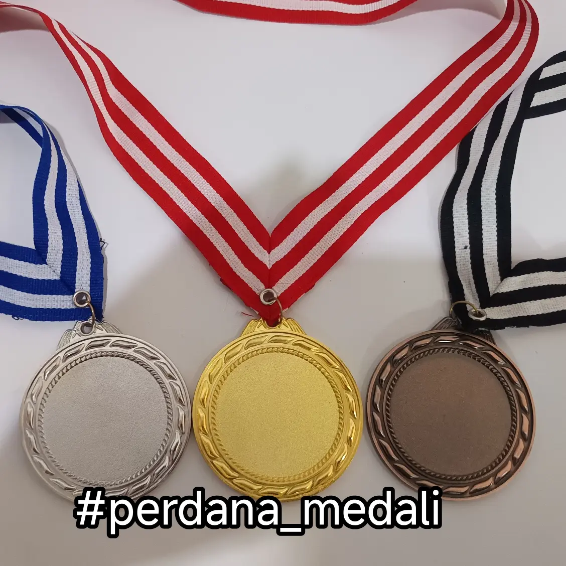 MEDALI polos j6 terbaik murah free tali bebas warna siap pakai