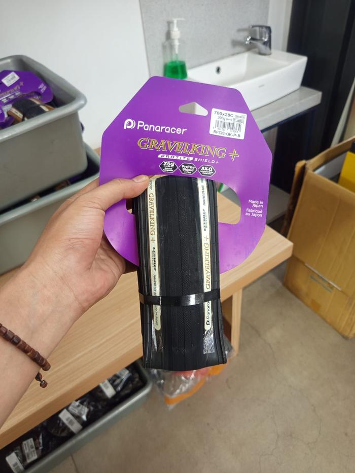 Gambar PANARACER GRAVELKING PLUS TIRE 700X28 BLACK dari Spin Warriors Kab. Tangerang Tokopedia