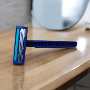 Alat Cukur Cukuran Kumis Jenggot Bulu 2 / 3 Mata Garuk Stainless Steel Anti Karat Selip Power Blade Ultimate Grip Gagang Anti Slip Razor Shaver Dengan Strip Sabun Pelicin Disposable Garuk Orlee Xavier 3 Shaving Biru OR-113XV  112XV1 Renceng isi 24