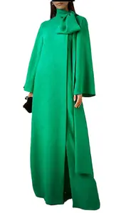 Gaun panjang hijau zamrud  Gaun elegan pesta malam  Gaun formal lengan panjang  Gaun dengan detail pita  Gaun mewah wanita  Gaun acara resmi  Gaun bahan lembut dan nyaman  Gaun anggun dan stylish