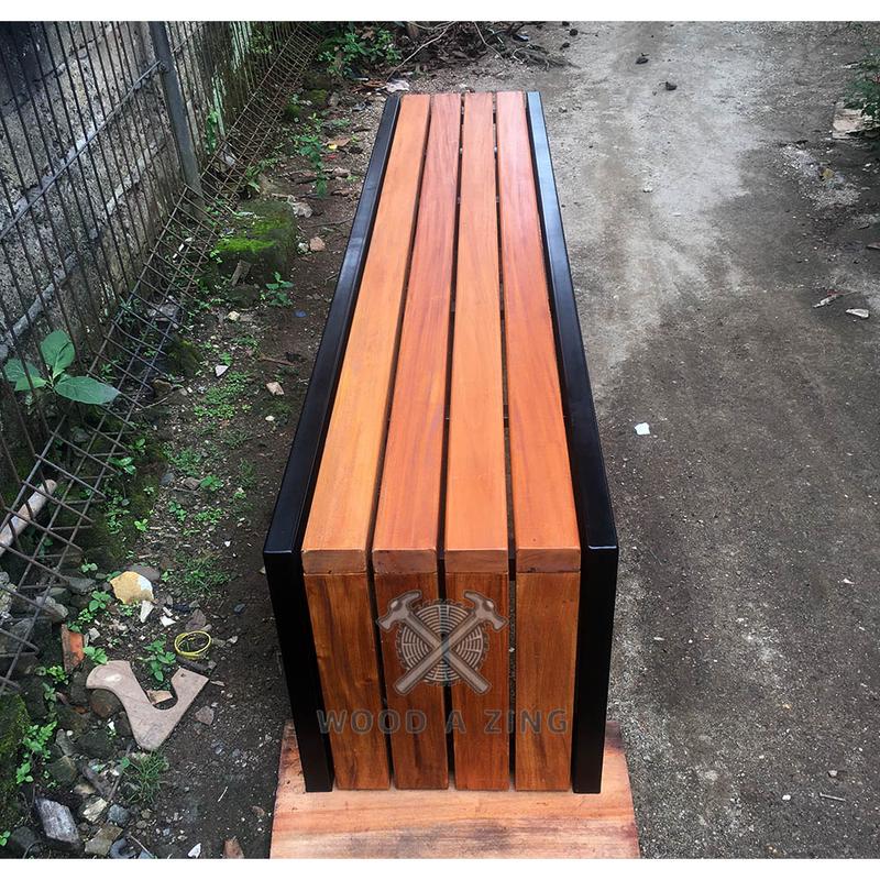 Bangku Panjang Outdoor Kayu Solid Kaki besi Bangku Panjang Taman Garden Bench Ruang Tunggu Antrian 2