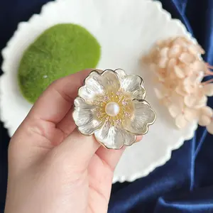 Ophel Pink Premium Handmade Fresh Water Pearls Crystal Flower Unique Bros Brooch / Pin Unik Mutiara Air Tawar Bunga by Solandis