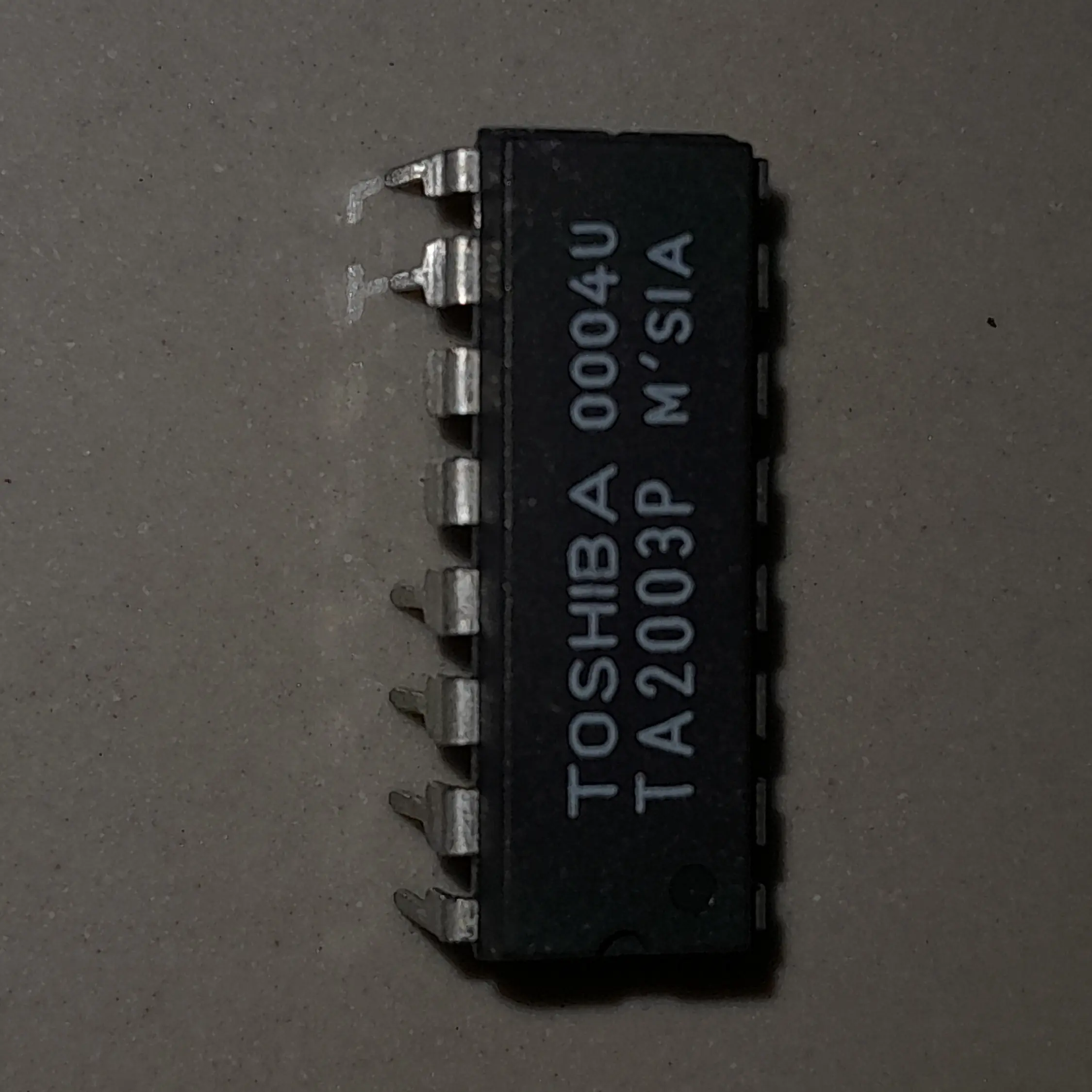 IC TA2003 TA 2003 receiver AM FM ori Toshiba white marking NOS