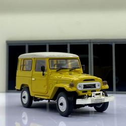 Voitures, camions et fourgons miniatures jaunes Land Cruiser Toyota