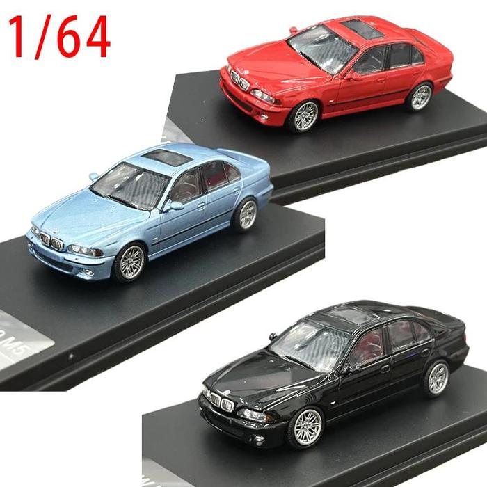 DCM 1:64 BMW M5 E39 Miniature Voiture En Métal, Jouet De Collection Rouge/bleu