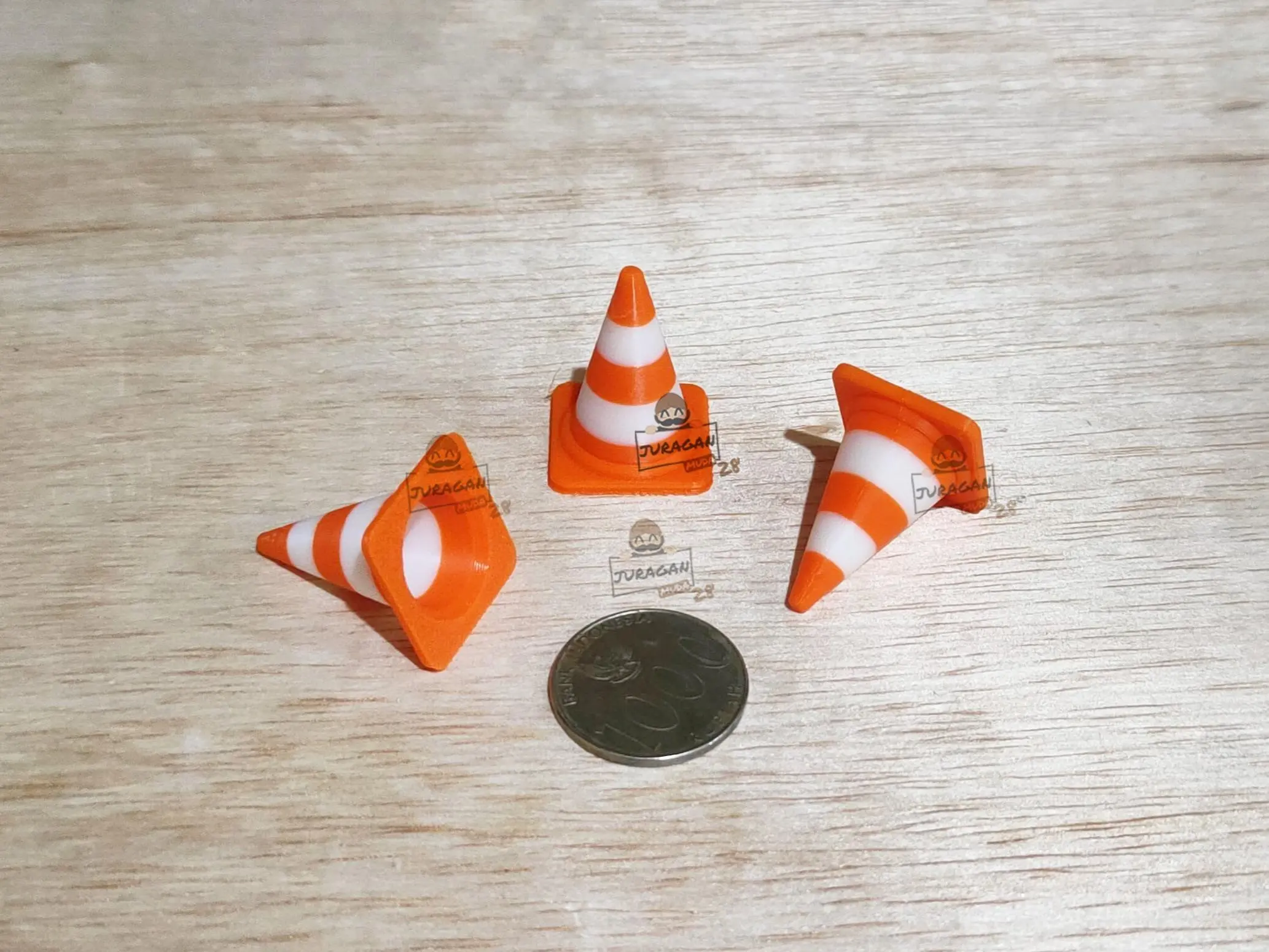 Maket Cone Jalan Raya Miniatur Diorama Kerucut Lalu Lintas 2 Warna
