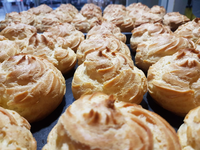 Gambar Kue Soes / Roti Sus dari Rosella Bika Ambon Kota Administrasi Jakarta Barat 1 Tokopedia