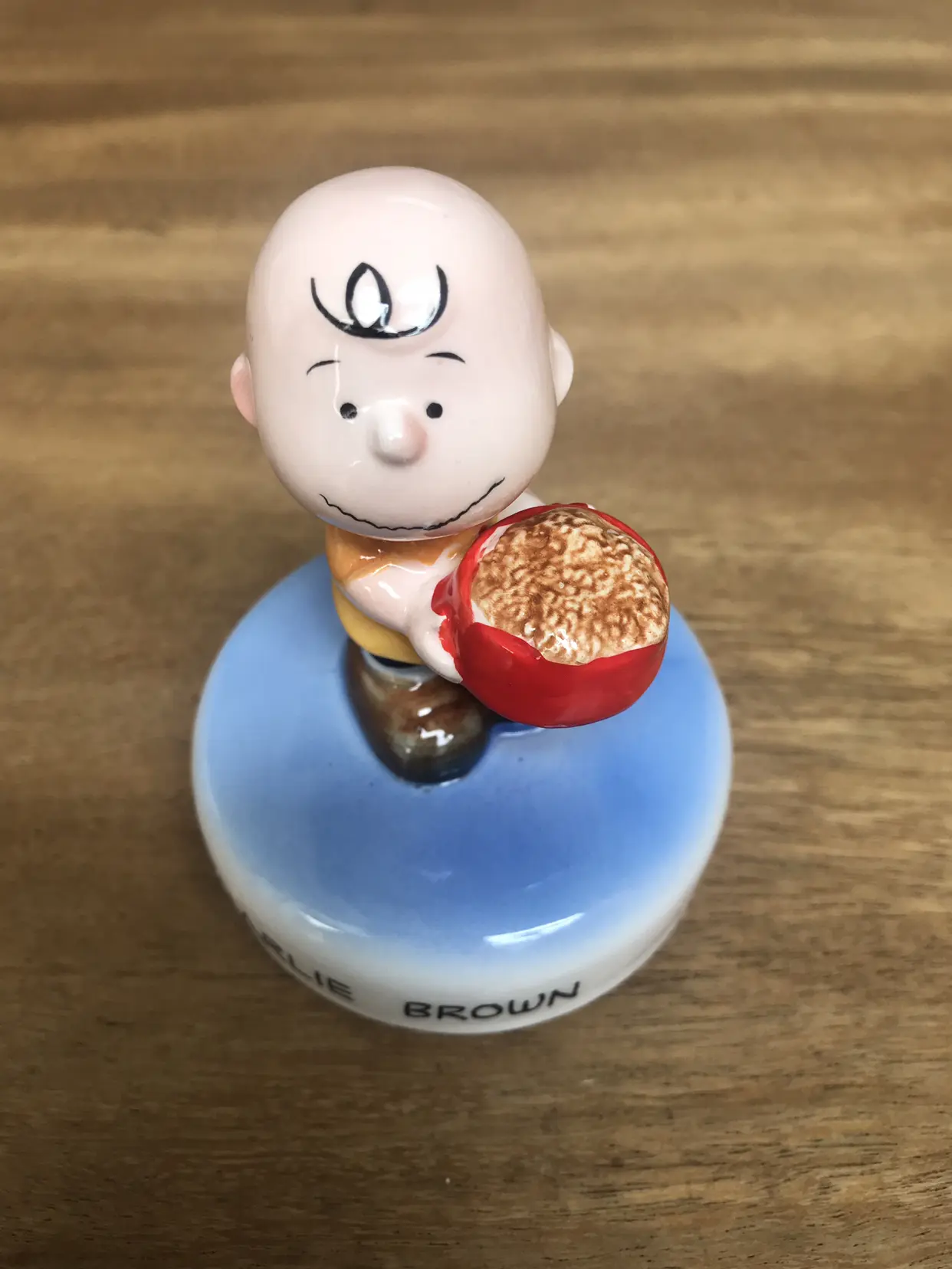 snoopy music box / charlie brown music box / snoopy figurine /pajangan