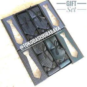 Gift set motif garis kotak isi dasi panjang, pocket square, cufflinks